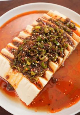  Loushuizhi Tofu: Uma Mistura Apetitosa de Tofu Macio e Molho Apimentado Que Explode em Sabor!