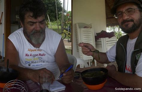  Tacacá: Uma Sinfonia de Sabores Picantes e Refrescantemente Aromáticos da Amazônia Goianiense!